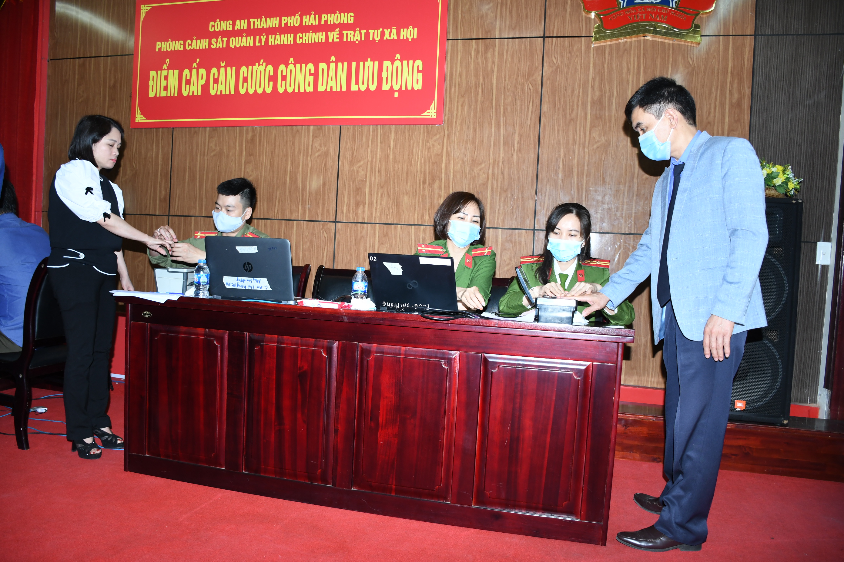 Cấp 340 CCCD gắn chíp điện tử lưu động tại VKSND thành phố Hải Phòng